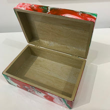 Load image into Gallery viewer, Red and Green Fine Art Box